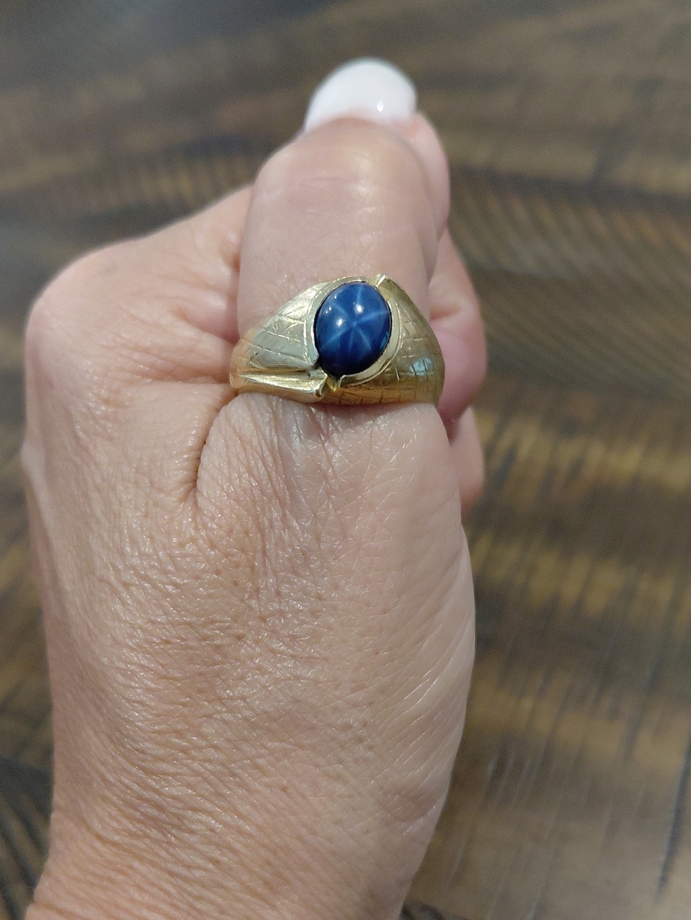 Men's Vintage 18k Gold Ring 7g Weight with Blue Star Sapphire Cabochon